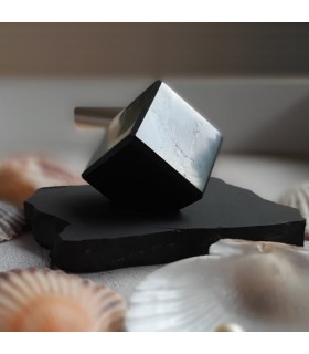 Cube avec support en Shungite