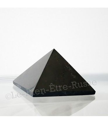 Pyramide en Shungite polie