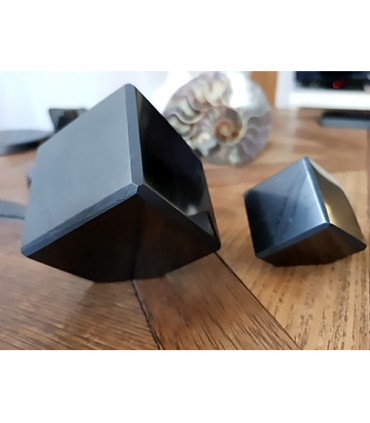 Cube avec support en Shungite